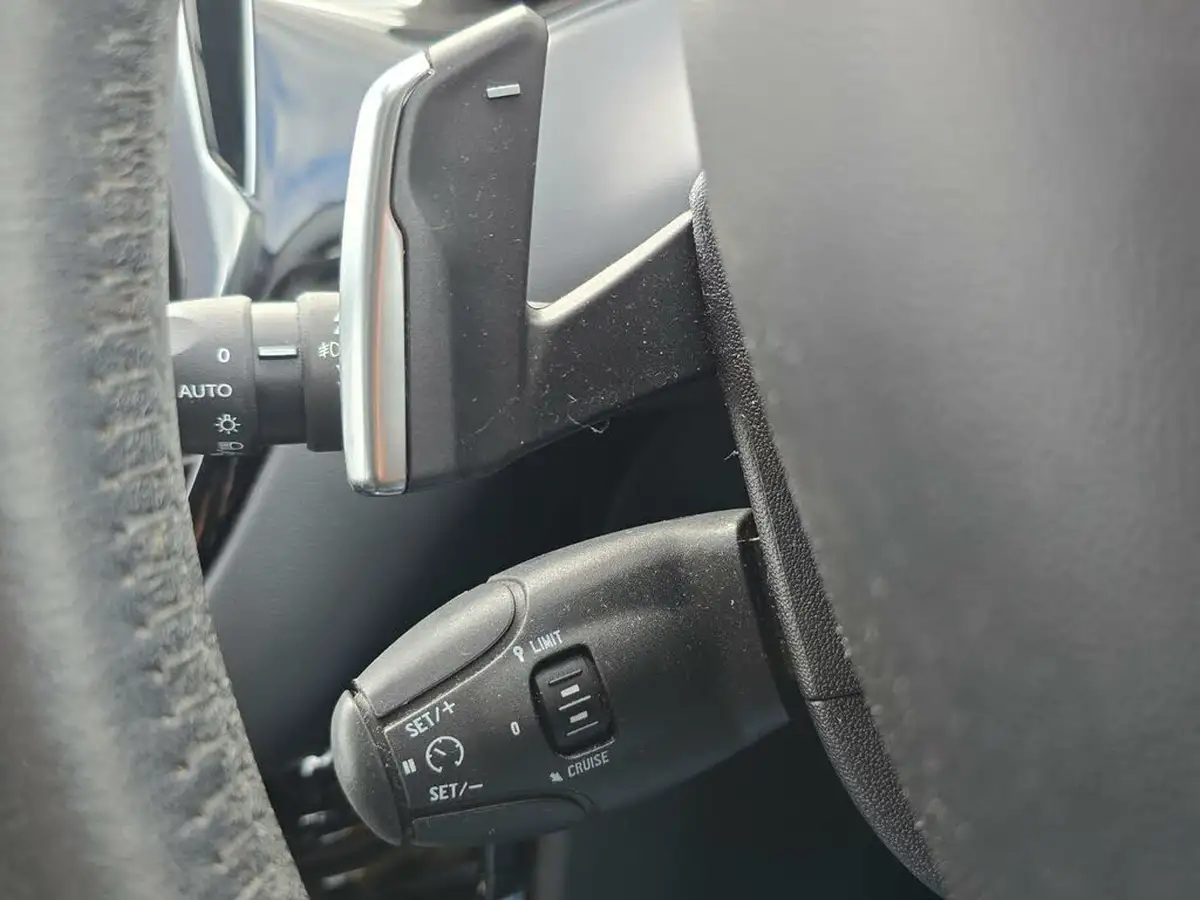 2014-peugeot-208-12-allure-ss-5d-egc-big-32