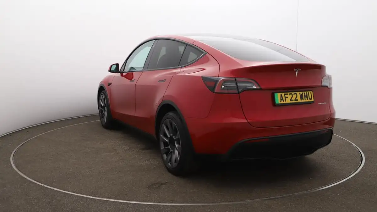 2022-tesla-model-y-e-long-range-big-60