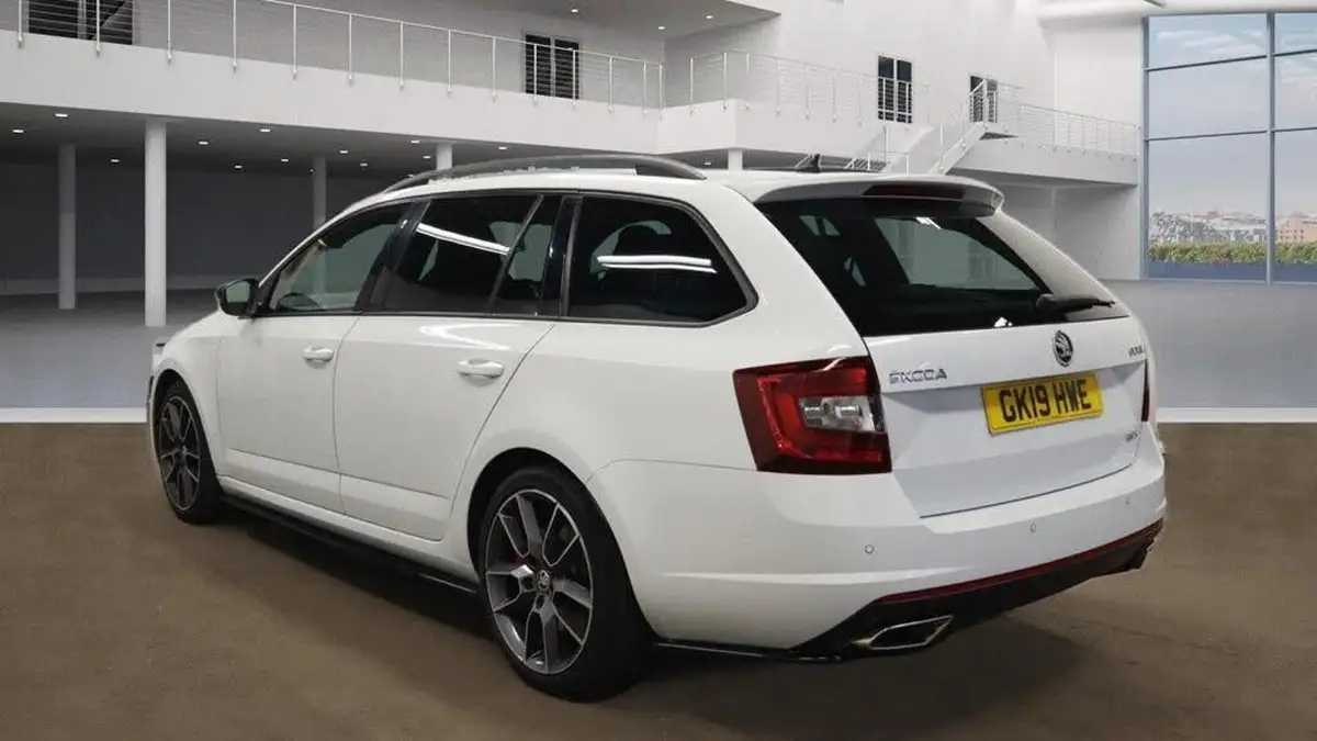 2019-skoda-octavia-20-tsi-vrs-estate-big-5