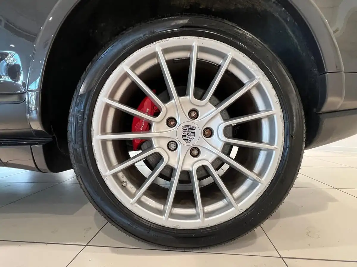 2008-porsche-cayenne-48-turbo-s-big-3