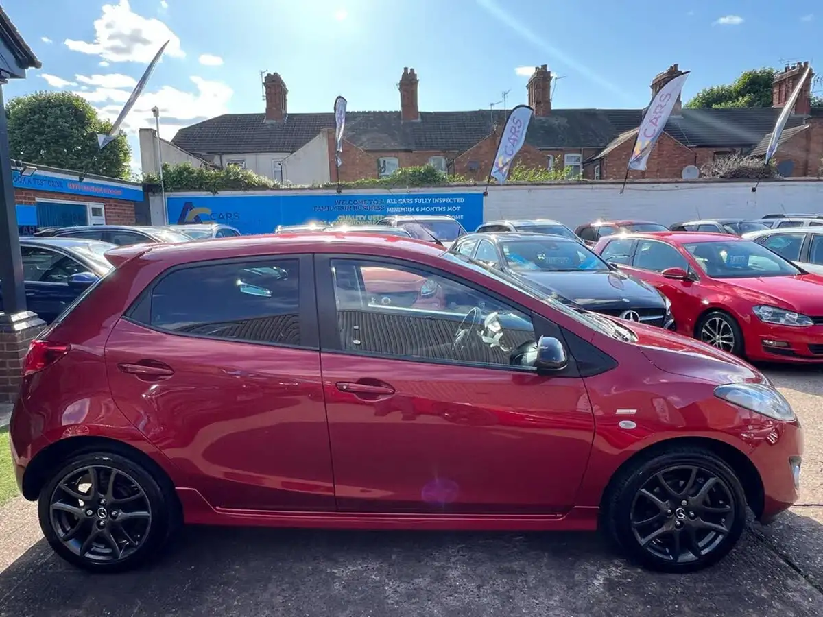 2013-mazda-mazda2-13-venture-big-36