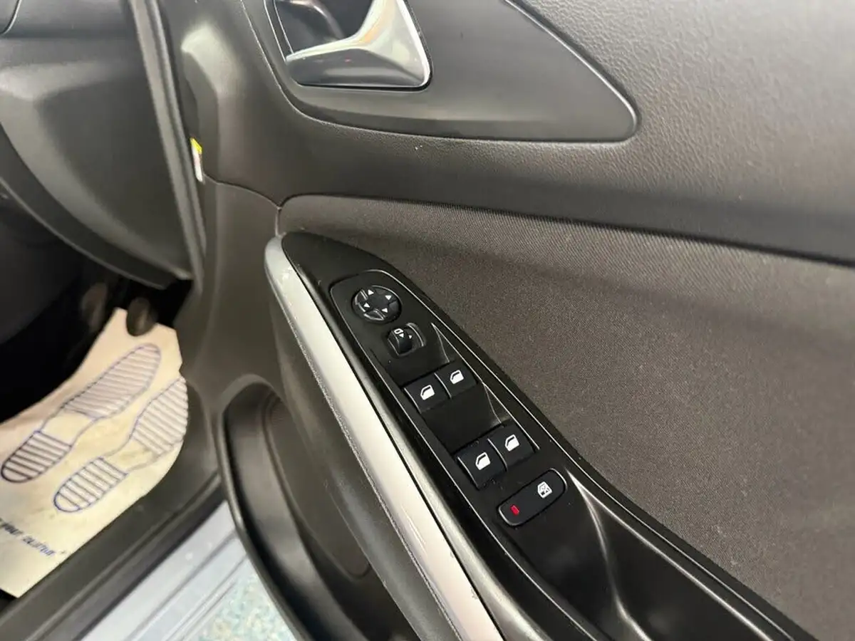 2020-vauxhall-grandland-x-12-se-premium-big-24