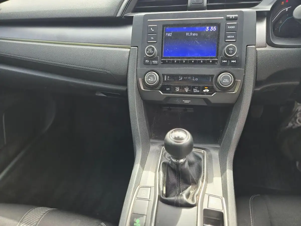 2018-honda-civic-10-vtec-turbo-se-126ps-hatchback-5d-big-17
