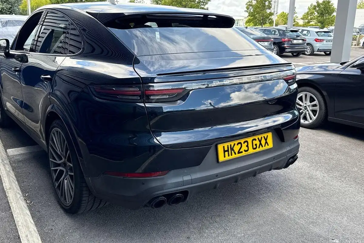 2023-porsche-cayenne-30-v6-platinum-edition-coupe-big-16
