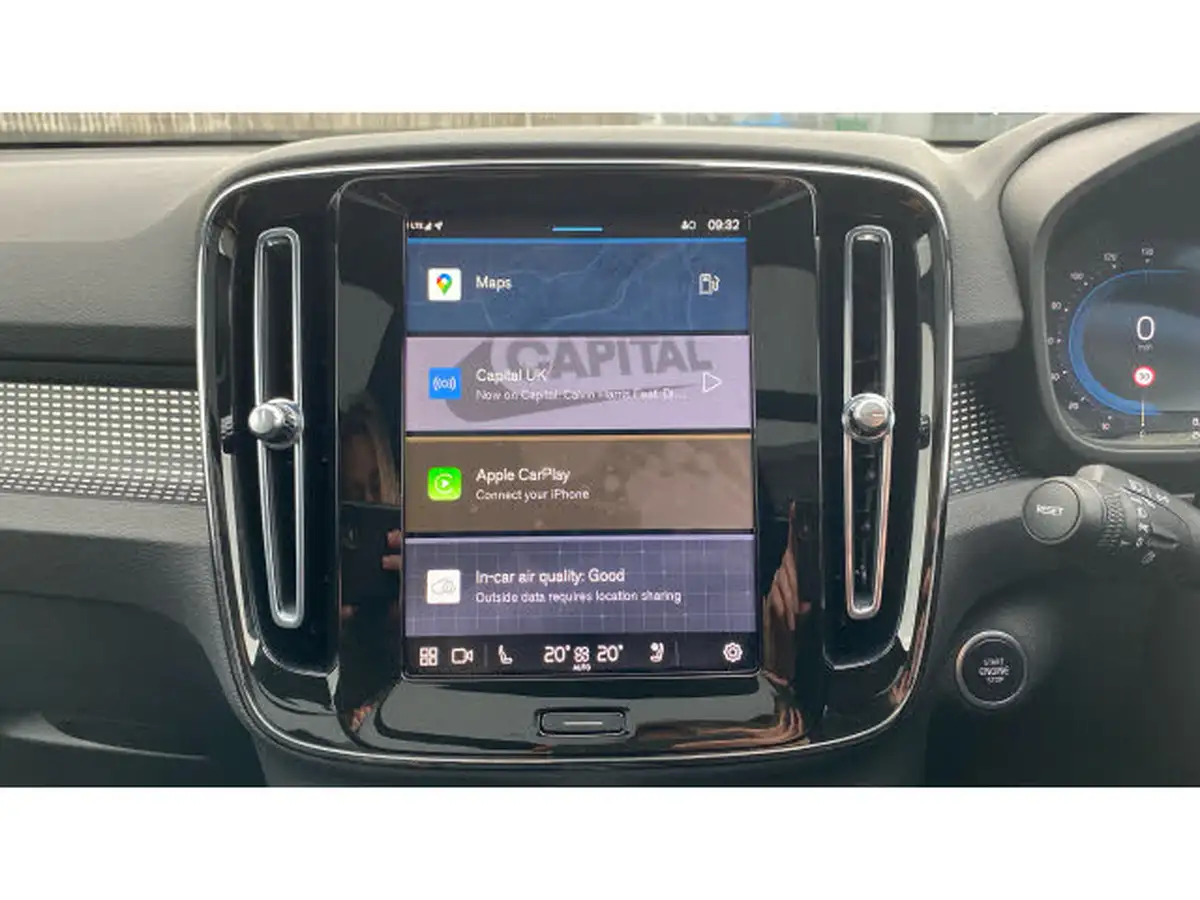 2024-volvo-xc40-20-b3-ultra-black-edition-big-20
