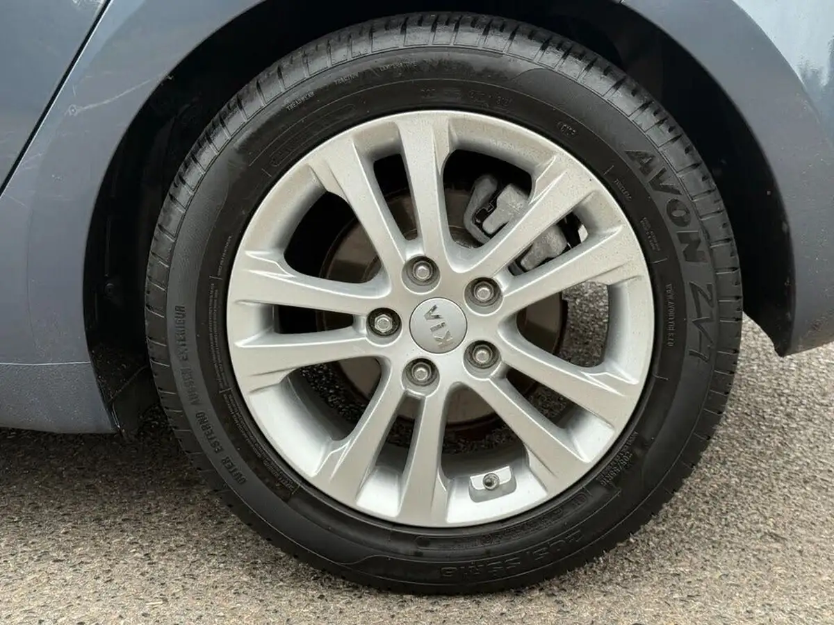 2015-kia-ceed-16crdi-2-hatchback-auto-big-34