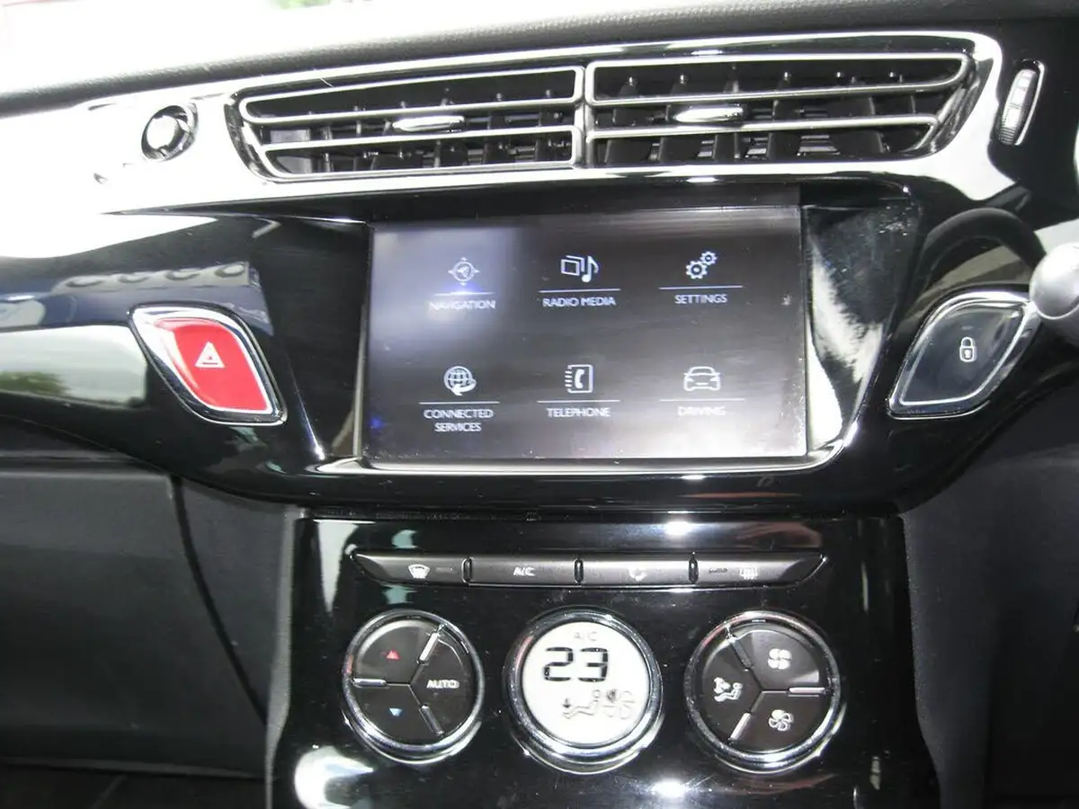 2017-ds-ds-3-12-puretech-connected-chic-110ps-ss-big-9