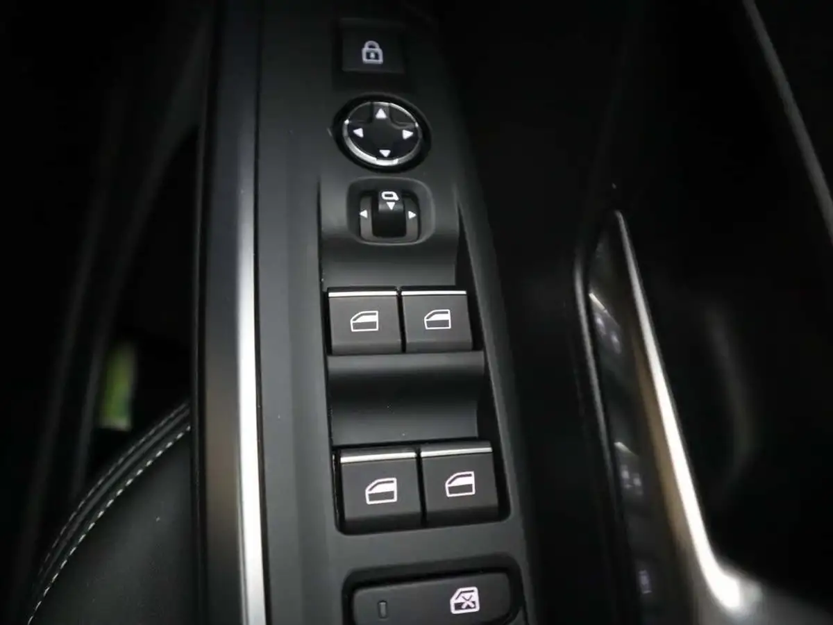 2024-peugeot-3008-suv-e-gt-210ps-73kwh-big-41