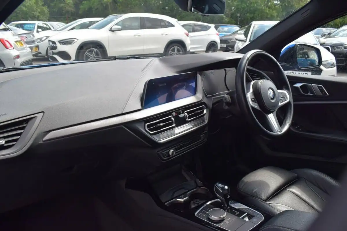 2020-bmw-1-series-20td-120d-xdrive-m-sport-big-12