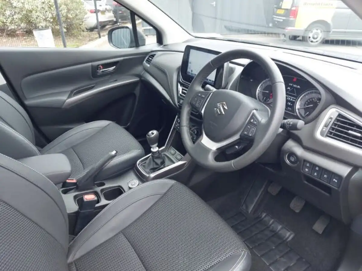 2024-suzuki-s-cross-14-boosterjet-ultra-allgrip-big-12