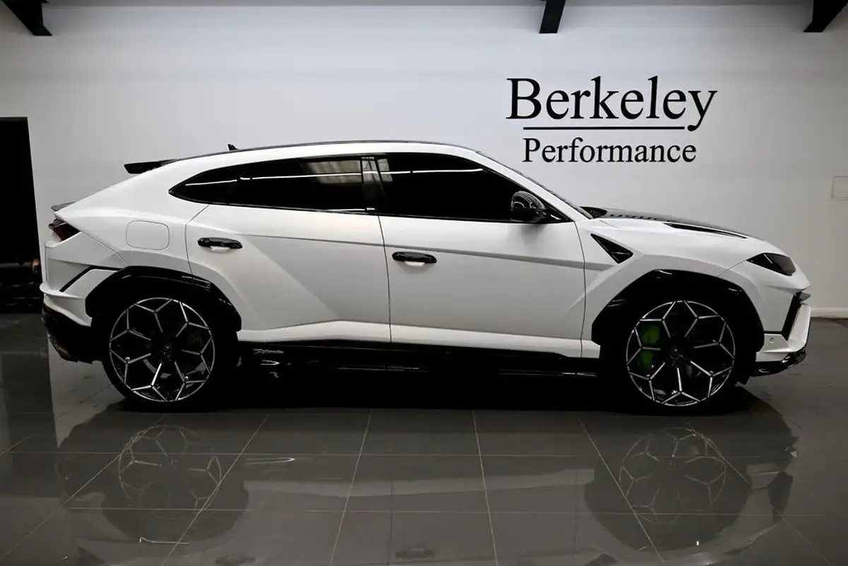2023-lamborghini-urus-40-no-trim-big-6