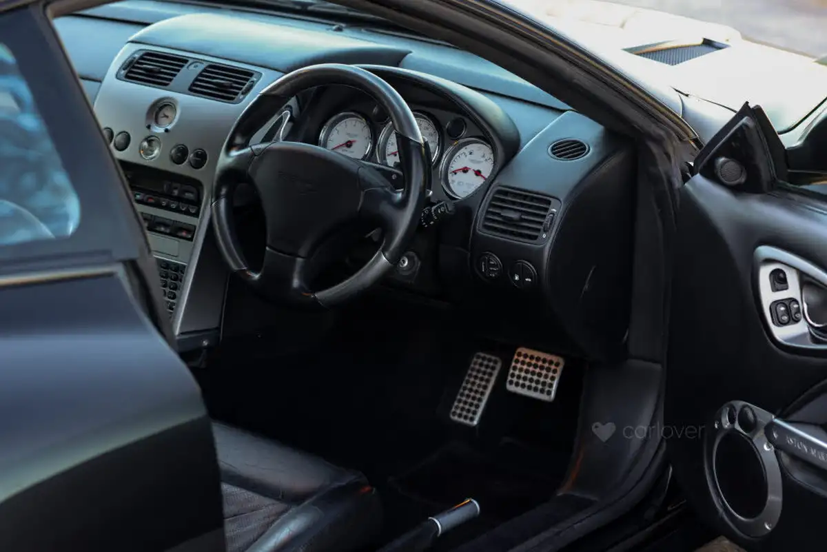 2004-aston-martin-vanquish-59-big-35