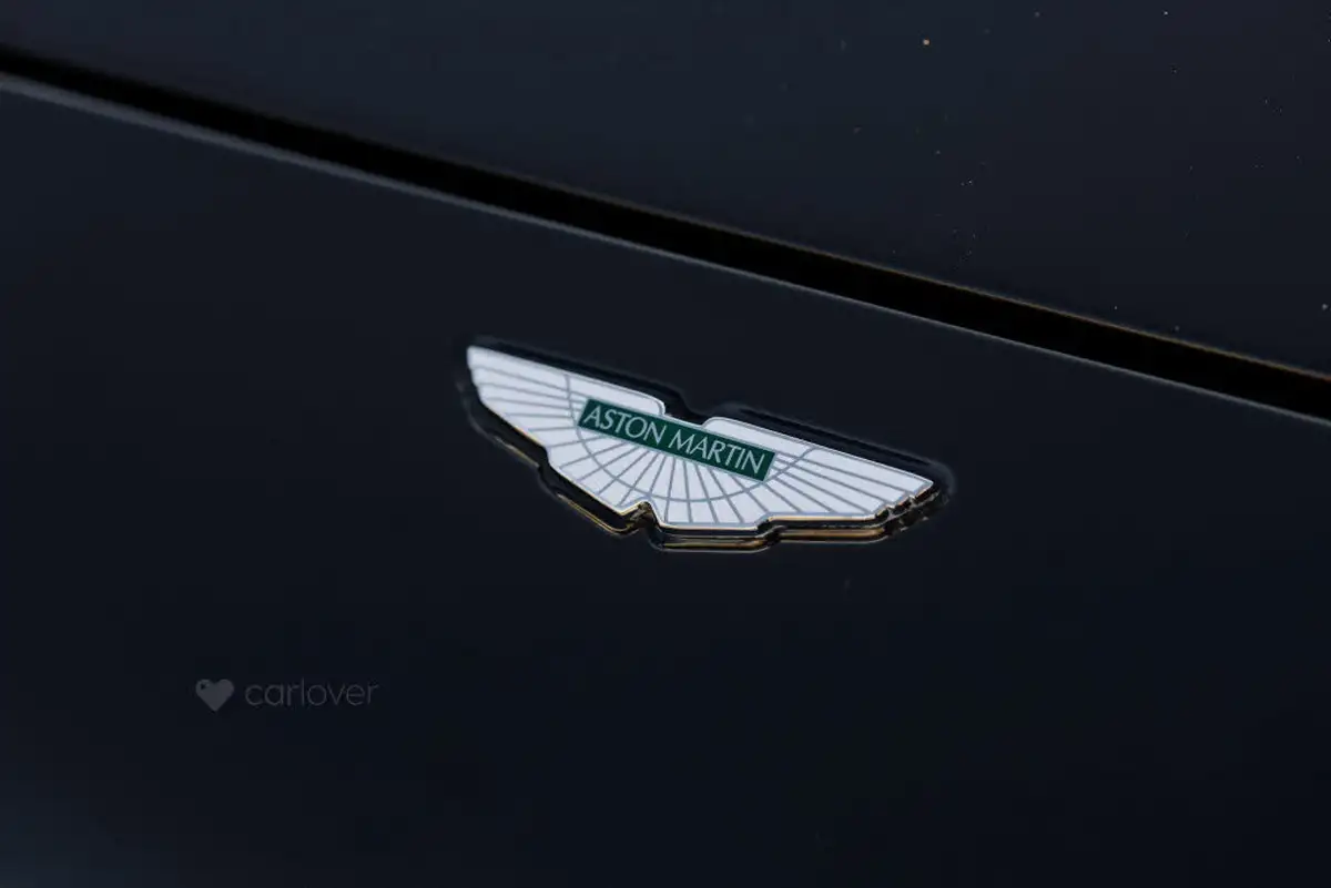 2004-aston-martin-vanquish-59-big-11
