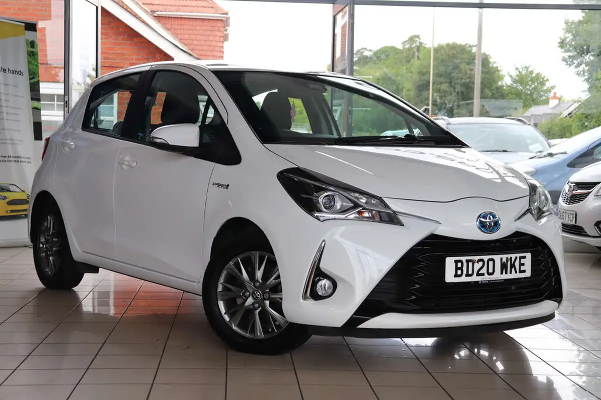 2020-toyota-yaris-15-vvt-i-icon-98bhp-hybrid-1497cc-e-cvt-big-0