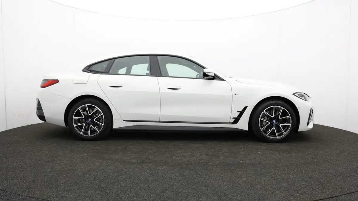 2022-bmw-i4-e-edrive40-m-sport-big-35