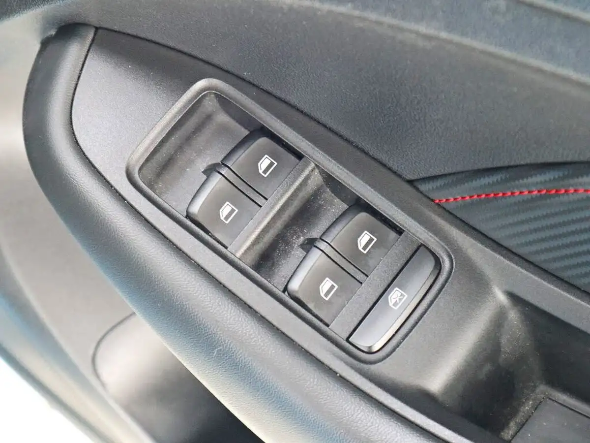 2020-mg-zs-suv-15-vti-tech-exclusive-106ps-big-23