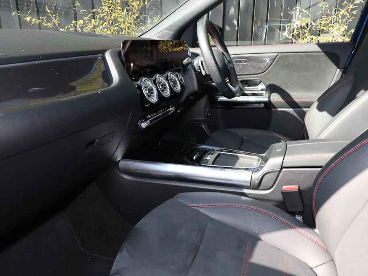 2024-mercedes-benz-gla-class-13-gla-200-amg-line-executive-big-2