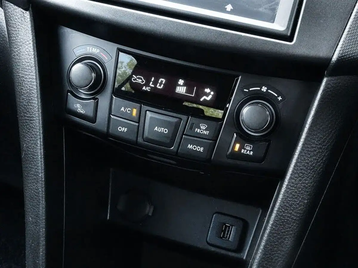 2015-suzuki-swift-12-sz4-94ps-nav-5d-at-big-20
