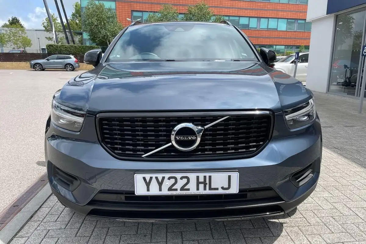 2022-volvo-xc40-15-t4-r-design-big-11