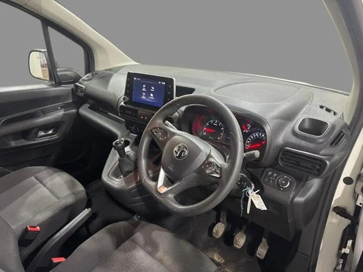 2021-vauxhall-combo-15cdti-dynamic-2300-100pseu6dt-l2h1-panel-big-8