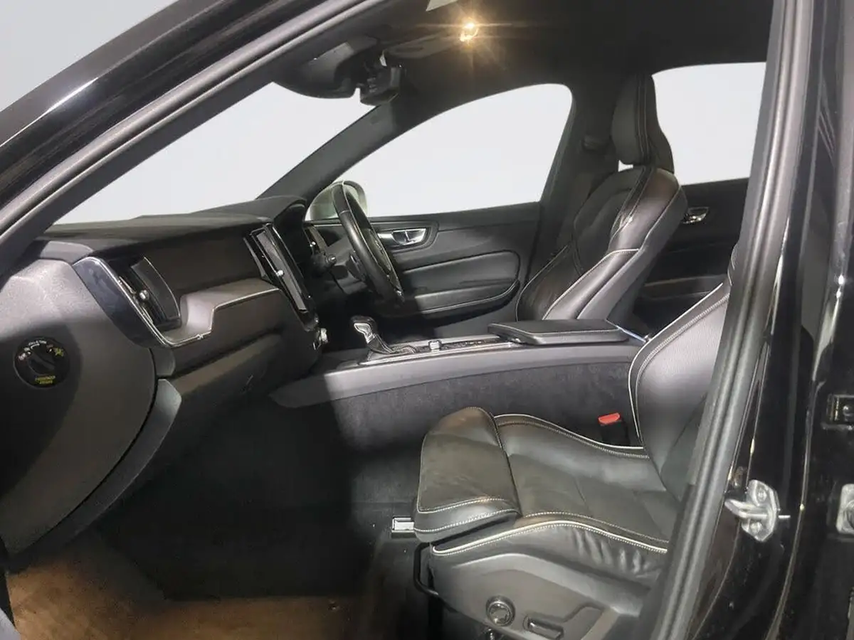 2018-volvo-xc60-20td-d4-r-design-4x4-geartronic-big-12