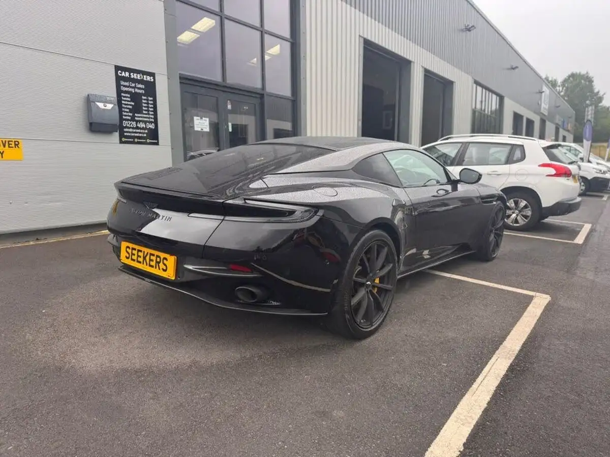 2022-aston-martin-db11-40-v8-528bhp-ss-big-9
