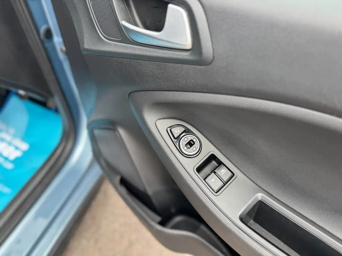 2016-hyundai-i20-12-sport-big-30