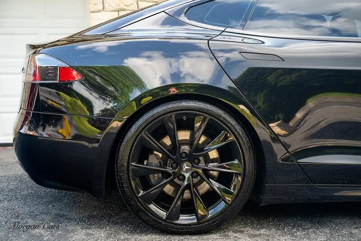 2017-tesla-model-s-e-90d-311kw-big-5