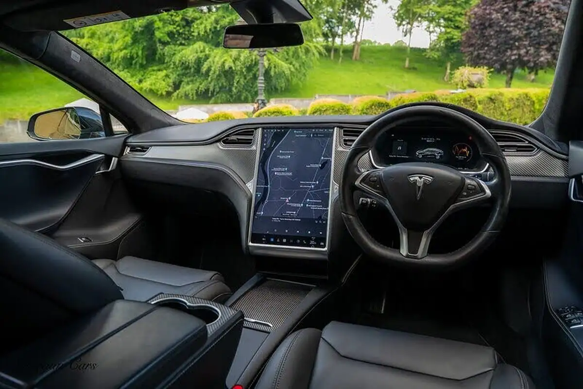 2017-tesla-model-s-e-90d-311kw-big-29