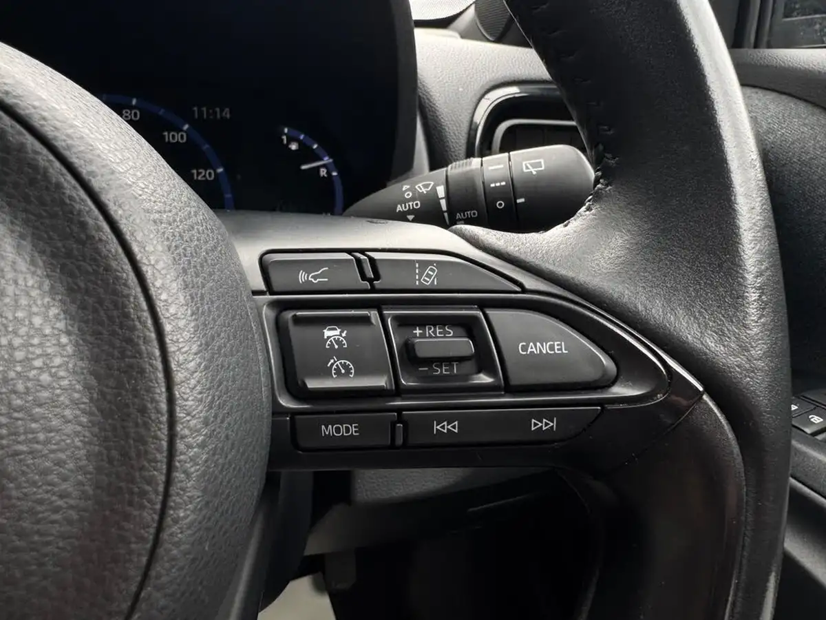 2022-toyota-yaris-15-vvt-i-design-panoramic-roof-big-52