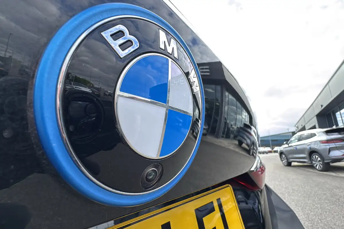 2024-bmw-i4-e-m50-big-39