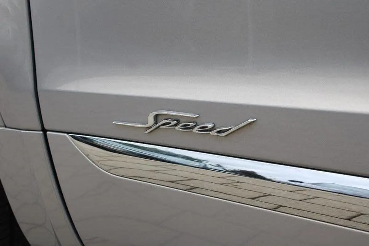 2019-bentley-bentayga-60-w12-speed-big-47