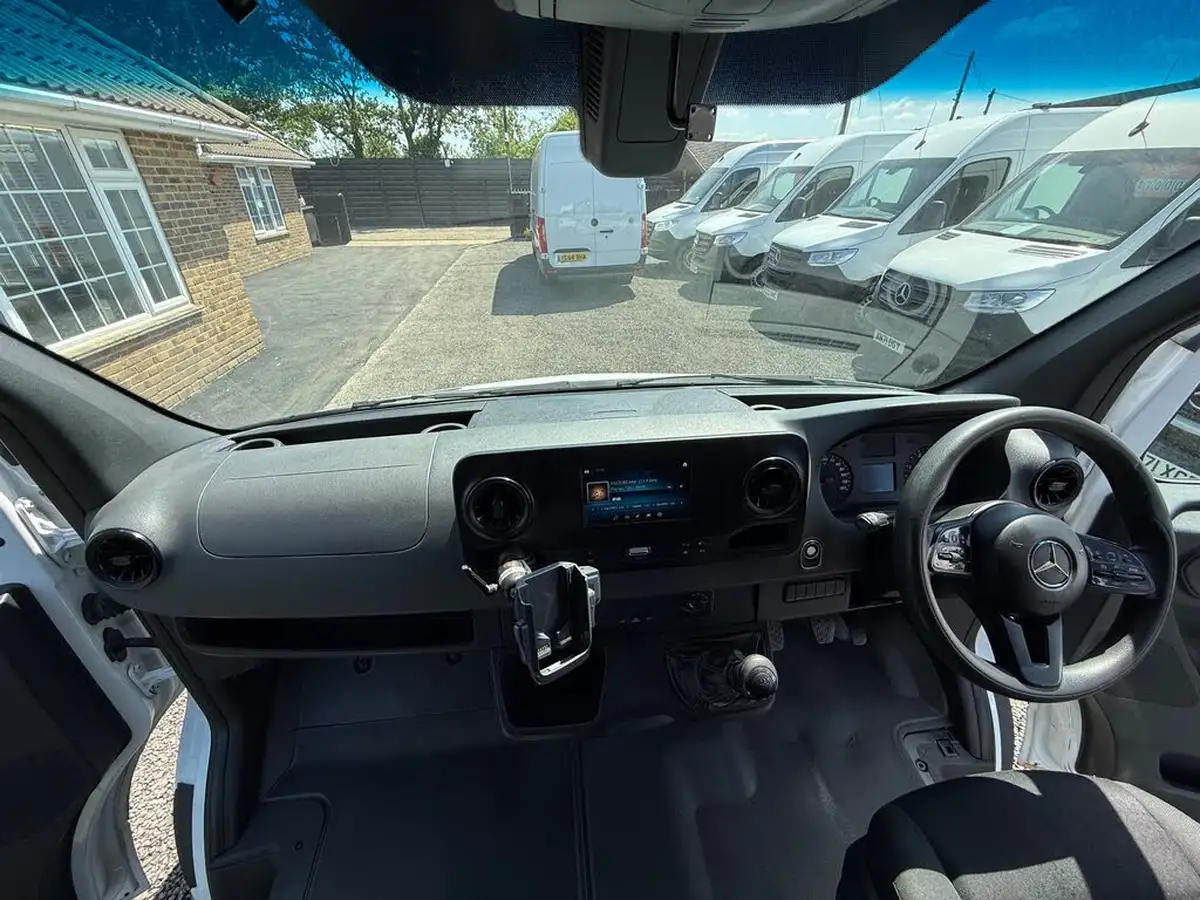 2018-mercedes-benz-sprinter-21cdi-311-l2h1-panel-van-rwd-eco-gear-360-big-23