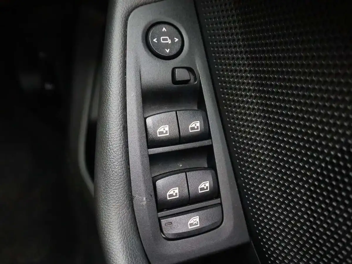 2021-bmw-1-series-15td-116d-se-lcp-big-37