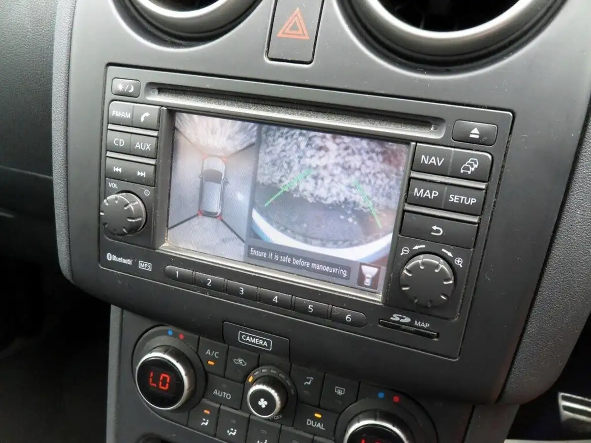 2012-nissan-qashqai-15td-n-tec-big-76