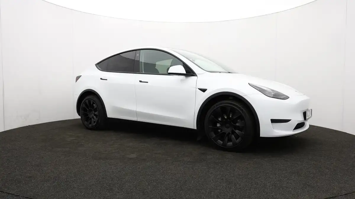 2023-tesla-model-y-e-rwd-big-49