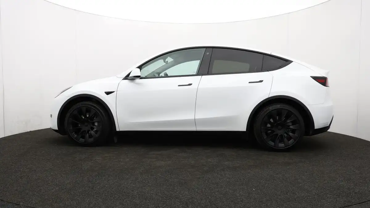 2023-tesla-model-y-e-rwd-big-73