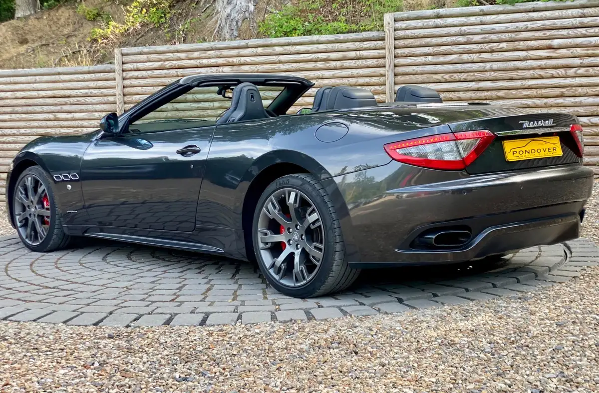 2016-maserati-grancabrio-47-sport-big-5