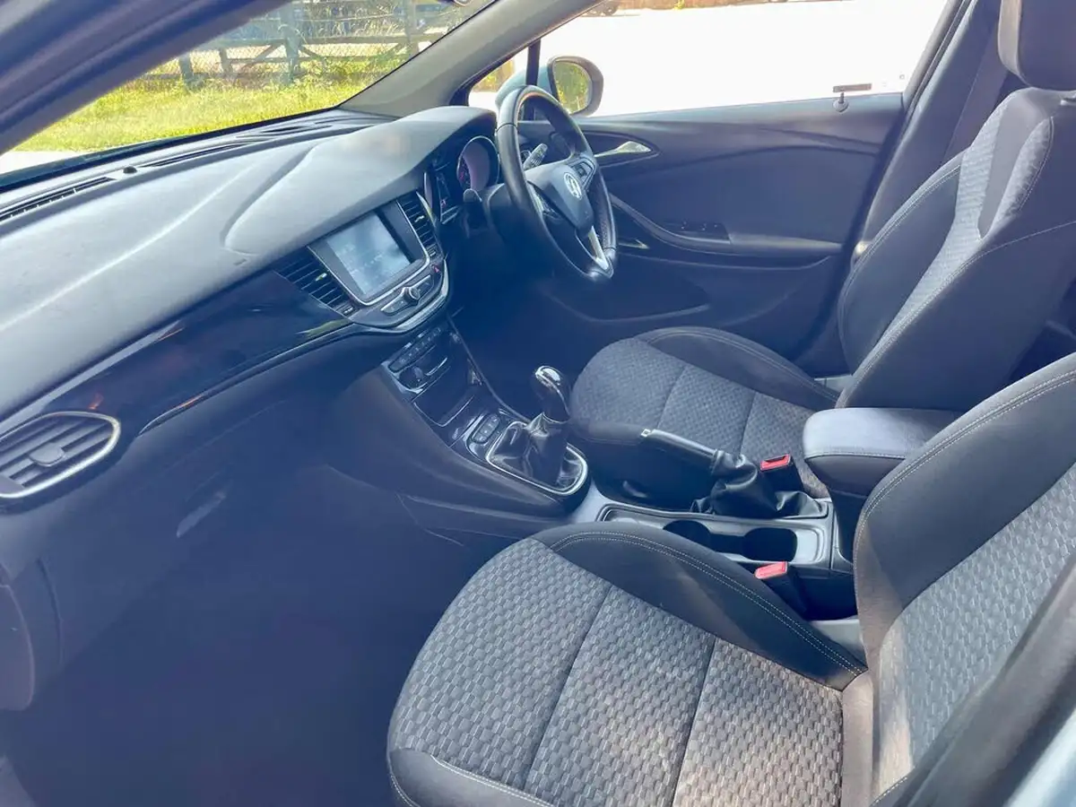 2017-vauxhall-astra-16cdti-sri-110ps-hatchback-big-51