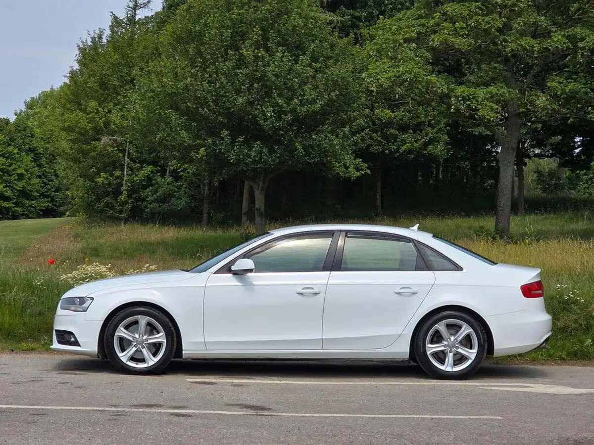 2012-audi-a4-20td-se-technik-136ps-big-3
