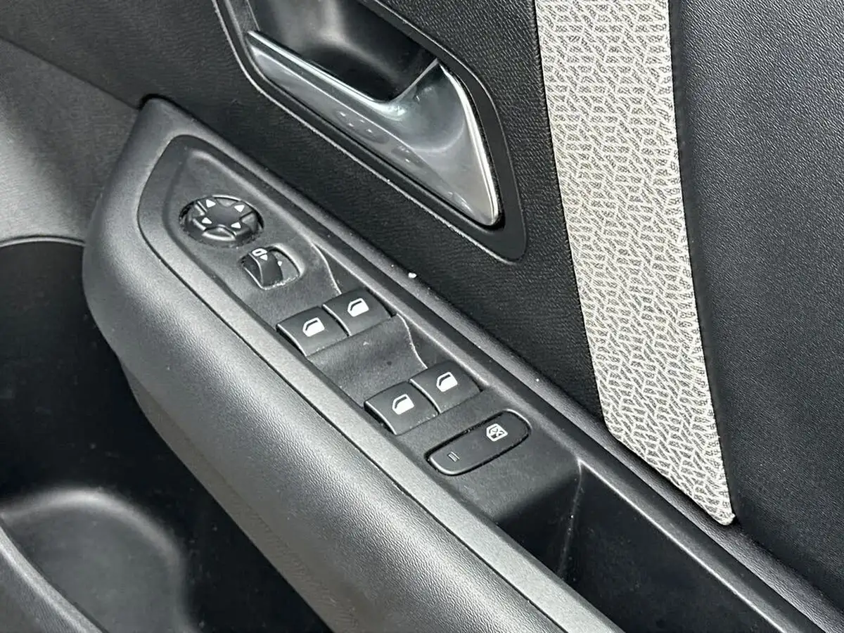 2022-citroen-c4-12-puretech-c-series-edition-big-18