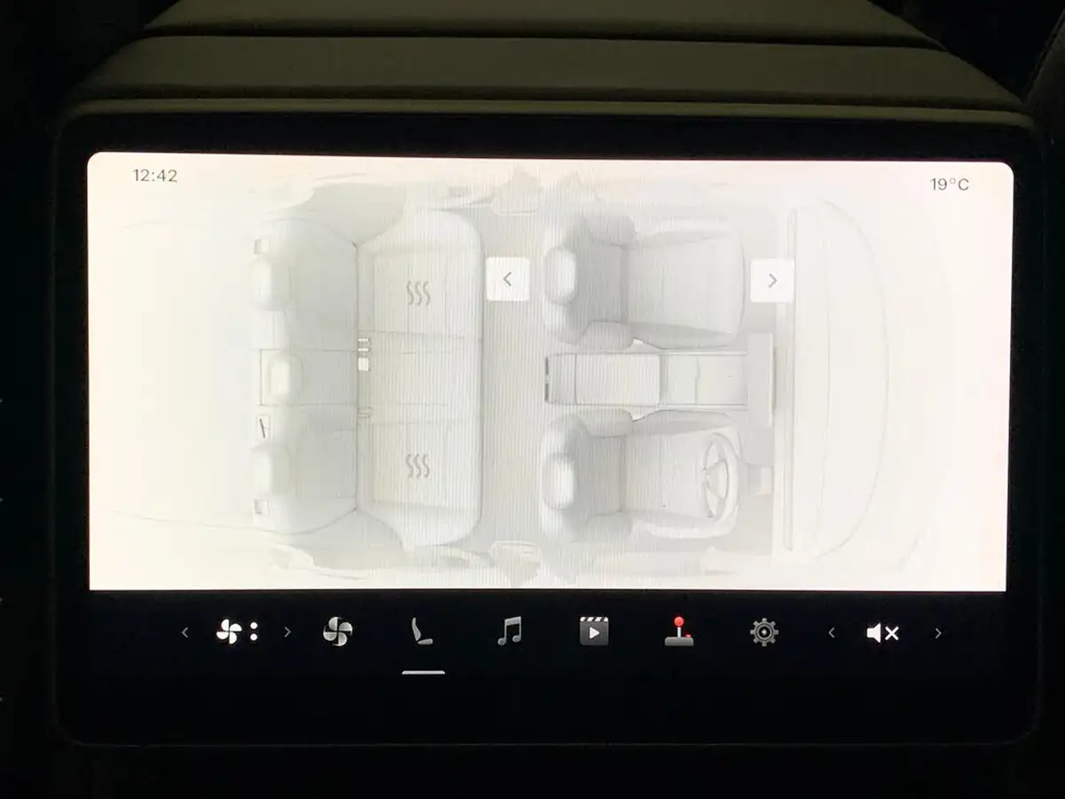 2024-tesla-model-3-e-rwd-big-30