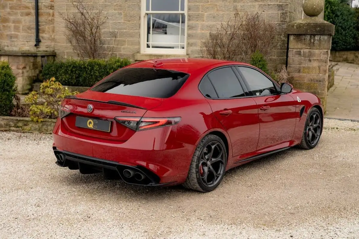 2021-alfa-romeo-giulia-29-biturbo-quadrifoglio-big-20