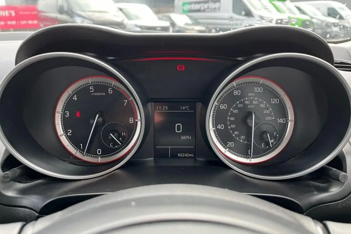 2023-suzuki-swift-12-dualjet-sz-l-big-12