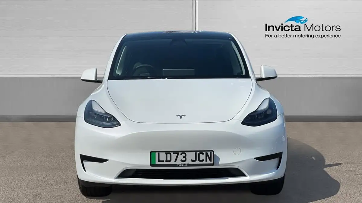 2024-tesla-model-y-e-rwd-big-7