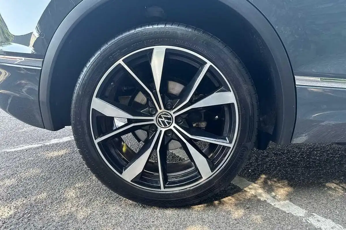 2023-volkswagen-tiguan-15-tsi-r-line-edition-big-4