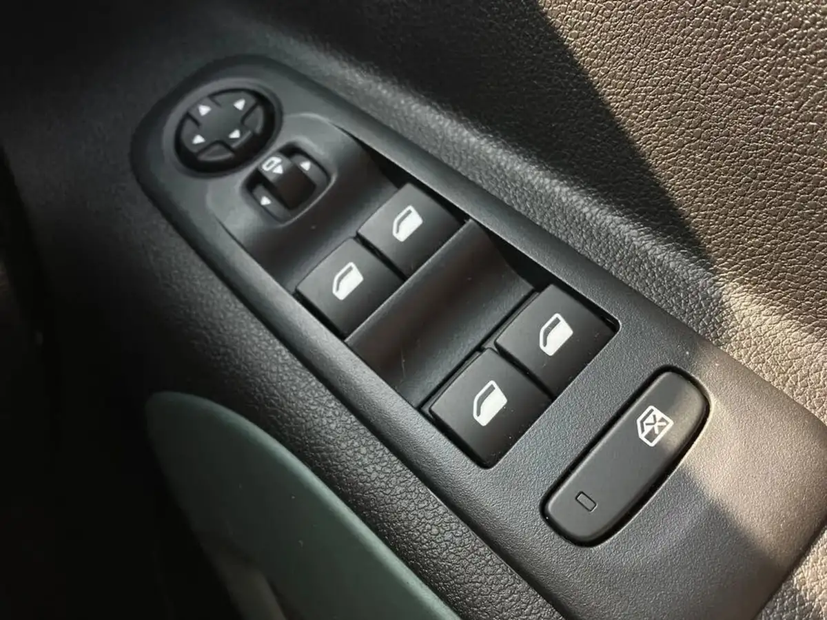 2023-citroen-berlingo-e-flair-xtr-m-size-big-20