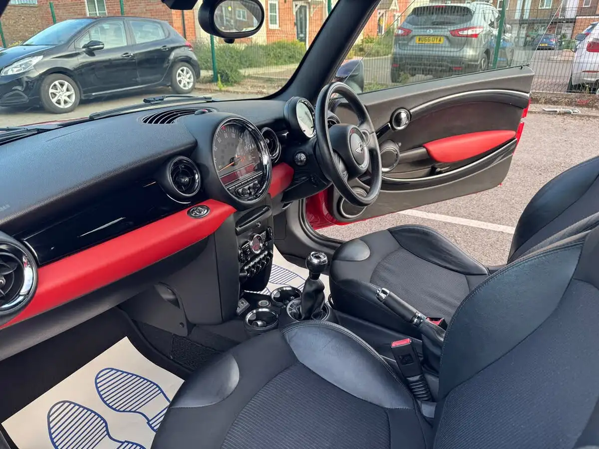 2015-mini-cooper-16-one-ss-big-13