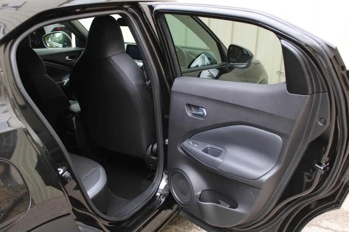 2024-nissan-juke-10-dig-t-n-connecta-big-11