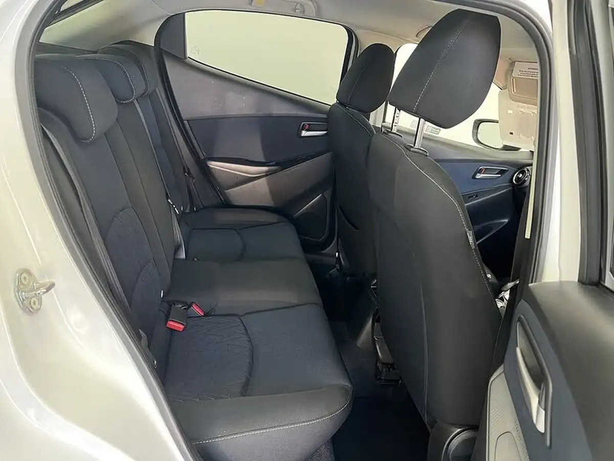 2016-mazda-mazda2-15-sport-black-big-15